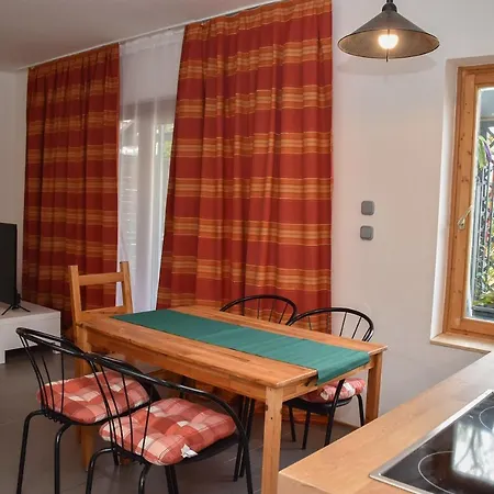 Lenart House 2 *