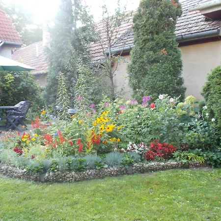 Lenart House 2 *