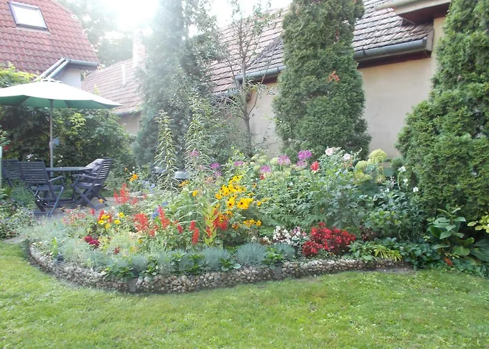 Lenart House 2 *